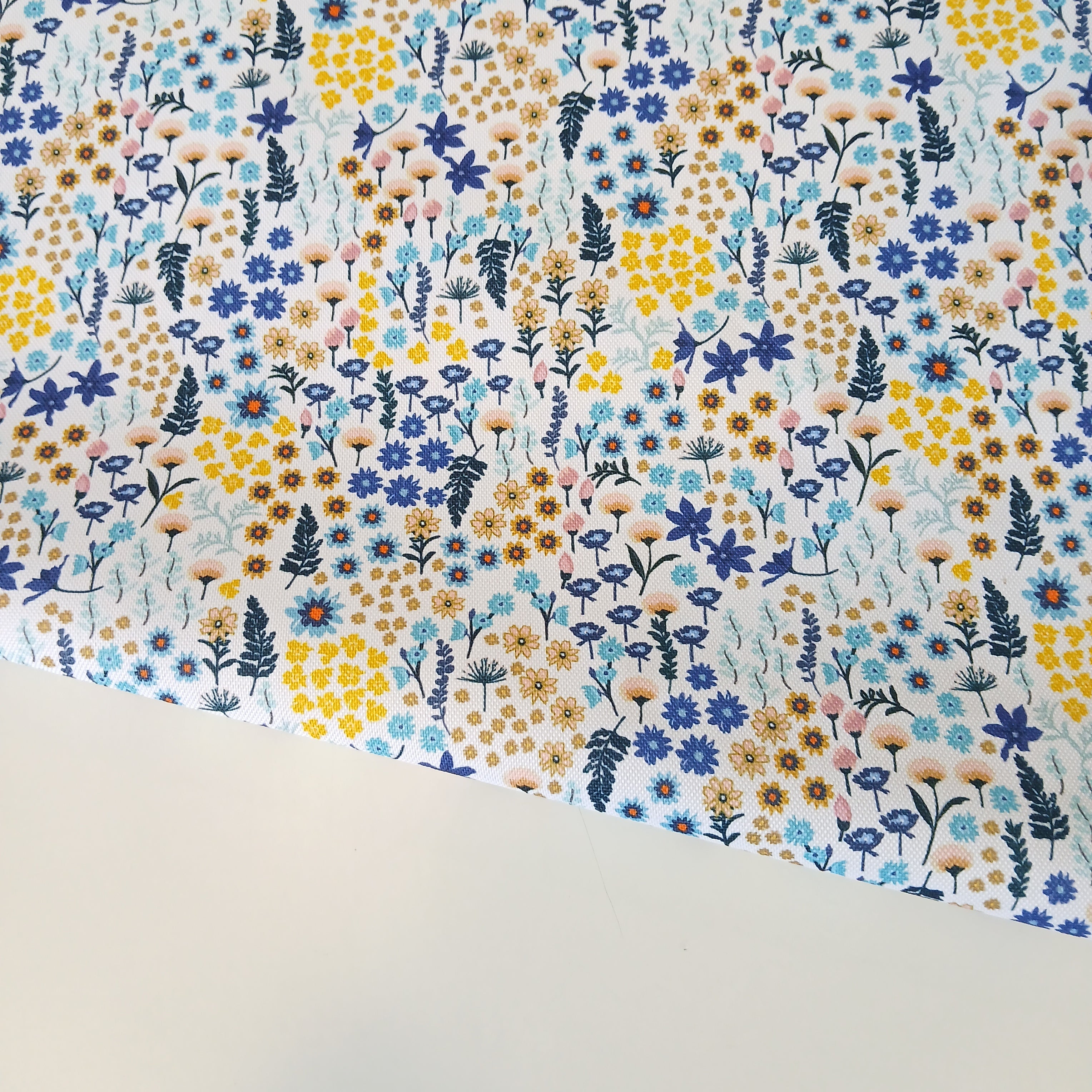 Tela Impermeable Florecitas Azul