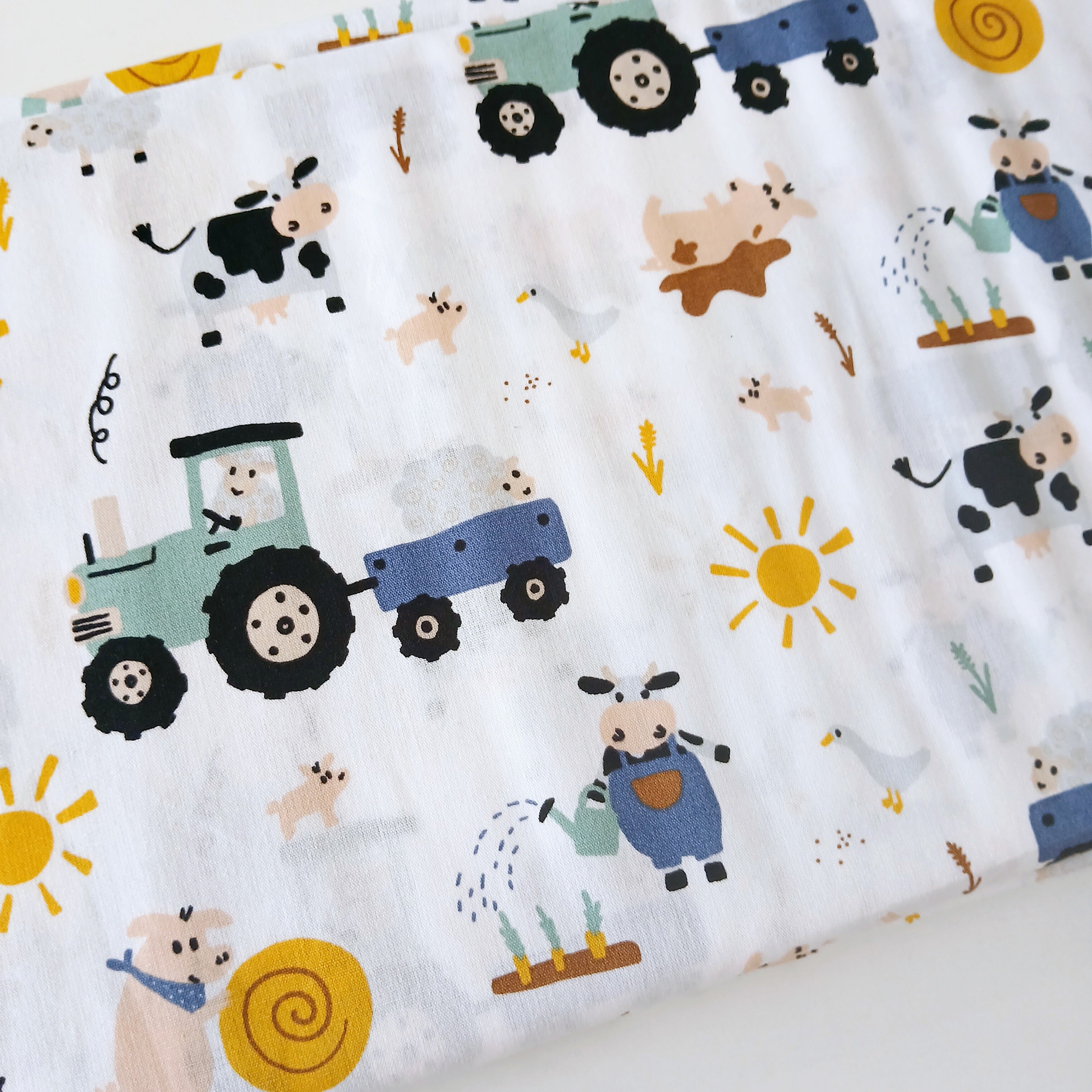 tela infantil tractores y granja